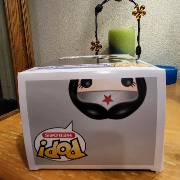 DC Universe Wonder Woman PX Exclusive Funko Pop - Picture 5 of 11
